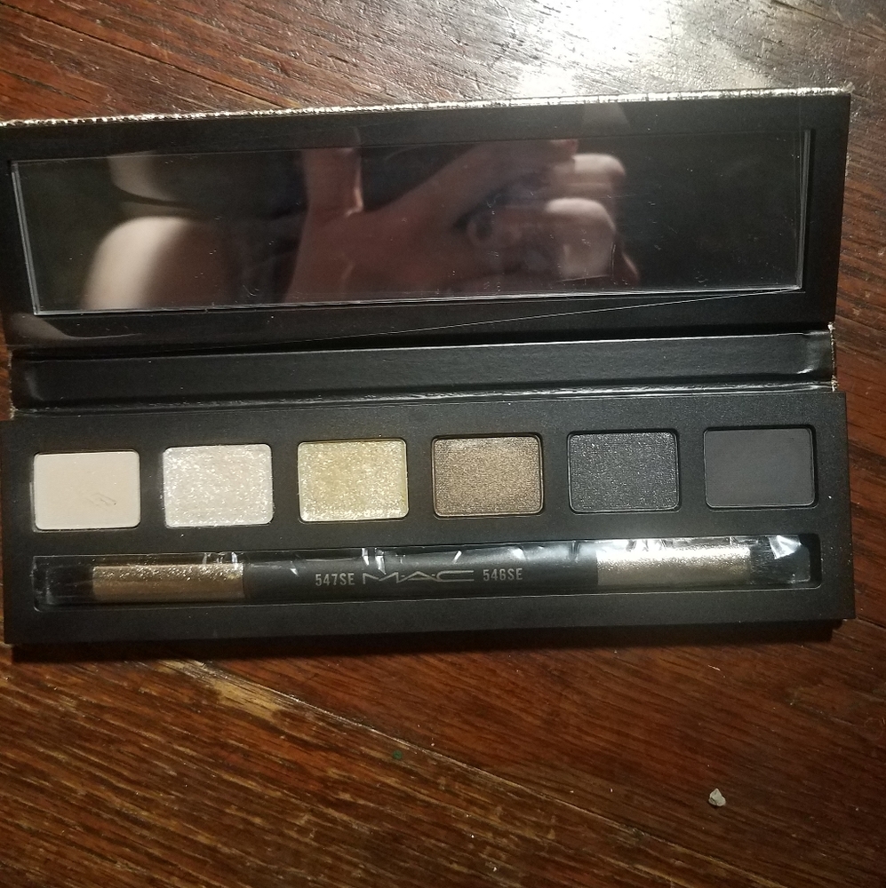 Mac Snow Ball eye compact gold